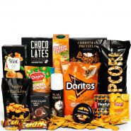 Geniet samen van dit smaakvolle kerstpakket. Wat dacht je van romige chocomel met slagroomen en een heerlijke bonbon. Lekkere nacho chips, pretzels of toast met Old Amsterdam, Dat wordt ongelimiteerd genieten van zowel zoete als hartige lekkernijnen.

Maak indruk met het Kerstpakket voor mannen “Limited Edition”. Dit exclusieve pakket bevat een selectie van premium producten die zorgen voor een luxe kerstbeleving

